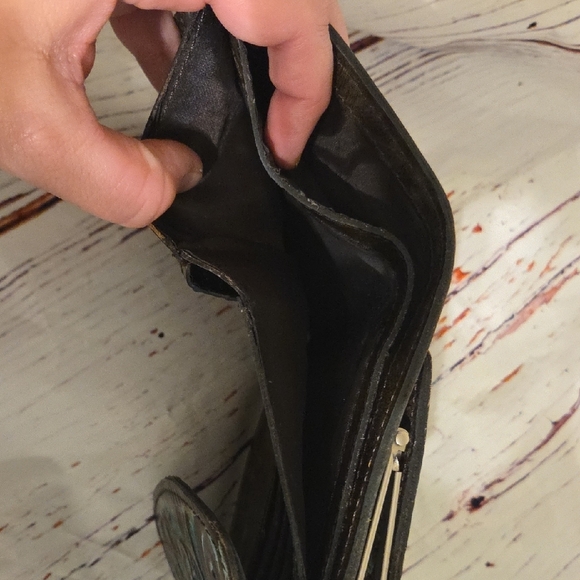 Patricia Nash Tooled Floral Embossed Leather Wallet - Picture 4 of 5